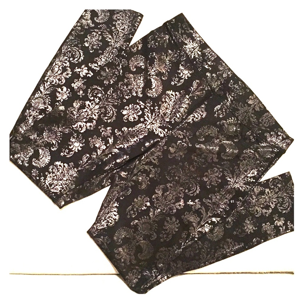 Hue leggings, black with silver metallic design.
